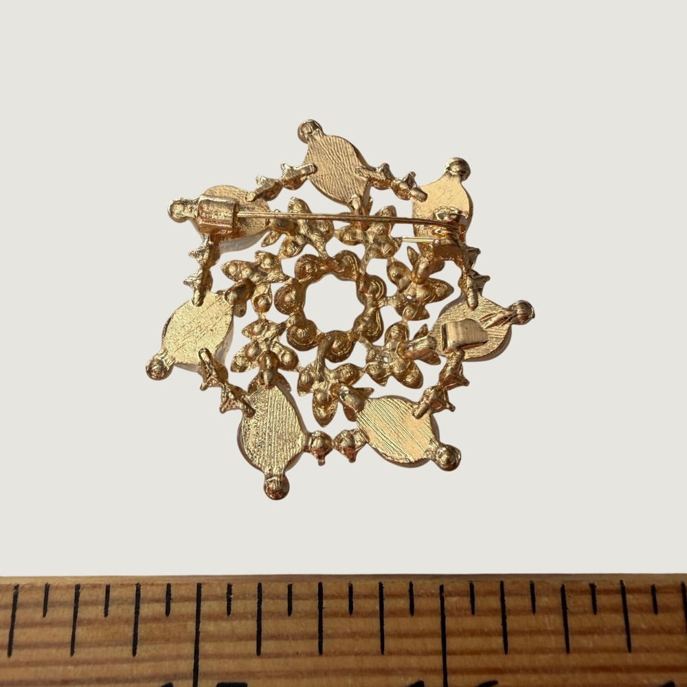 Vintage 60s Gold-Tone Wreath Brooch Pin Peach Teardrop Cabochon Aurora Borealis - Picture 3 of 5